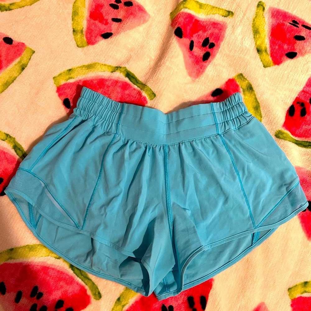 Lululemon hotty hot shorts 2.5 size 4!!